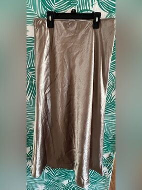 Lululemon Athletica Satin Midi Skirt in shimmering "Sheer Oak" Sz L comes w/tote